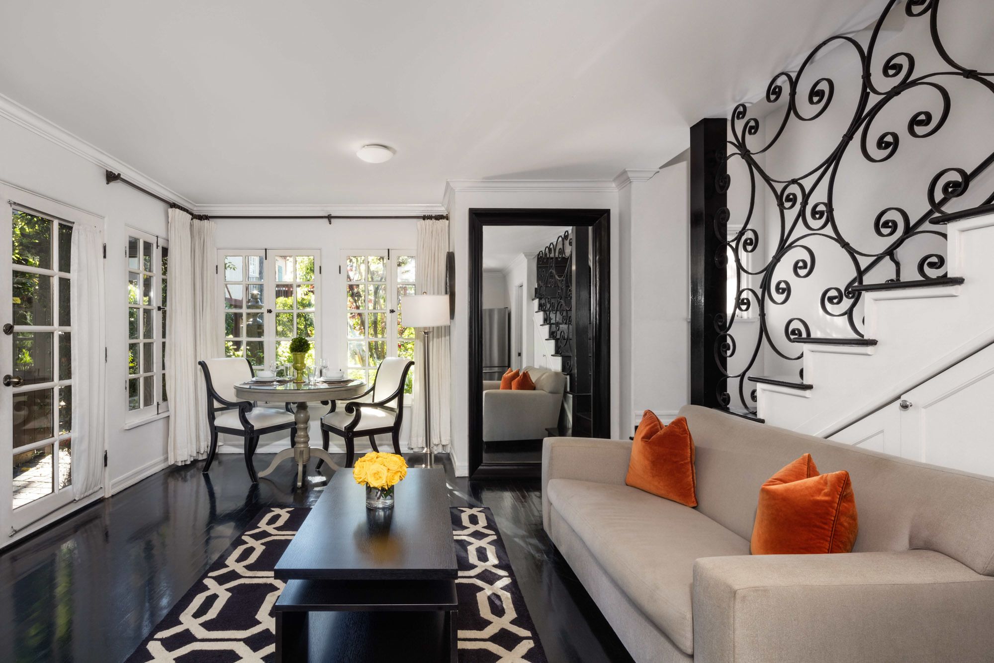 Oscar/Ruth 2-Story 1 Bedroom | Living area | Smart TV, Netflix