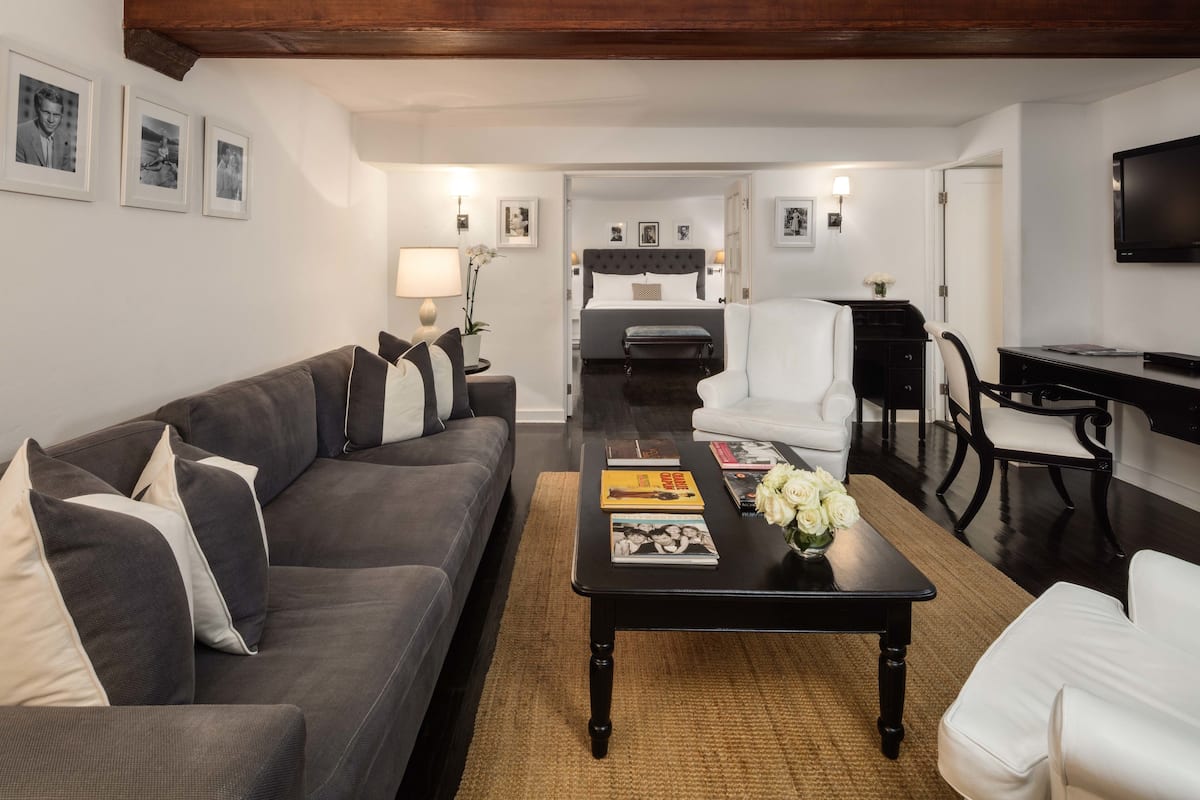 2 slaapkamers, luxe beddengoed, donzen dekbedden, een minibar