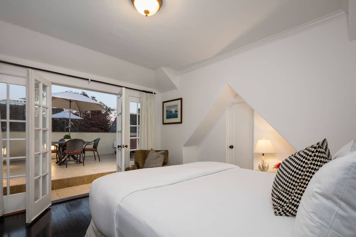 2 slaapkamers, luxe beddengoed, donzen dekbedden, een minibar