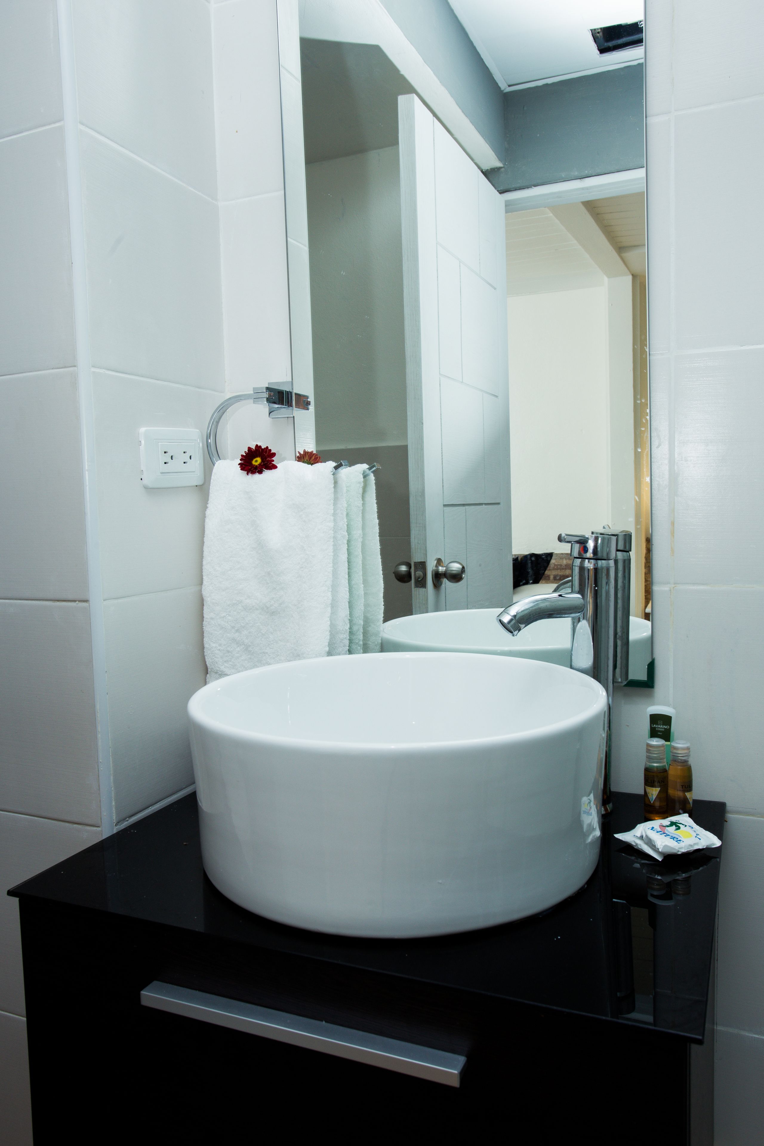 deluxe double room | bathroom sink