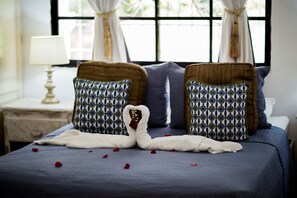 Standard Room | Minibar, in-room safe, individually furnished, blackout drapes - Hotel Portes 9 (Santo Domingo)