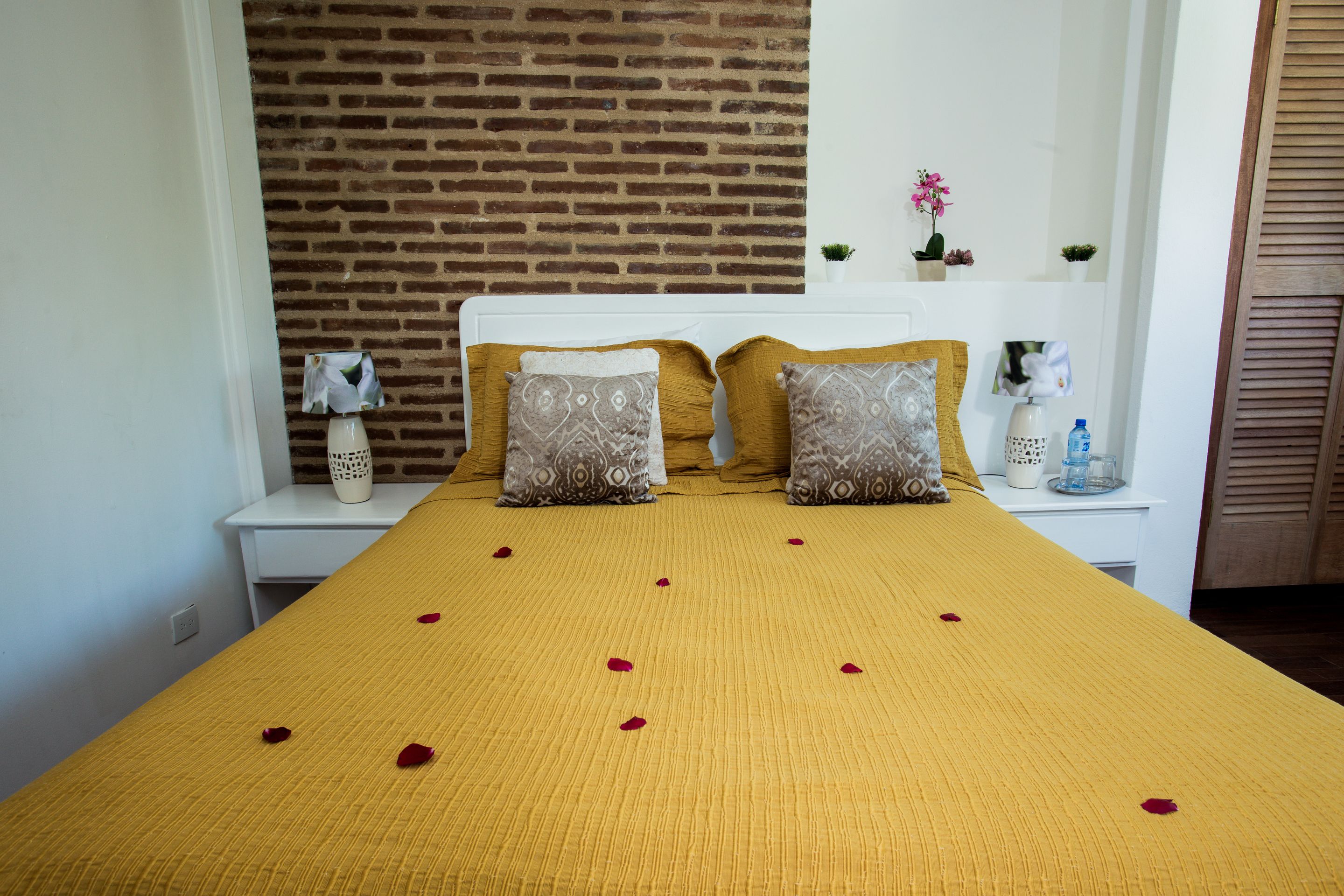 standard room | minibar, in-room safe, individually furnished, blackout curtains