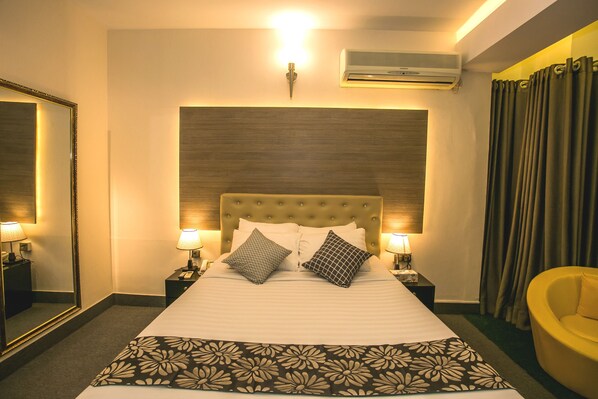 Deluxe Double Room | Minibar, in-room safe, desk, iron/ironing board - Hotel Tropical Daisy (Dhaka)