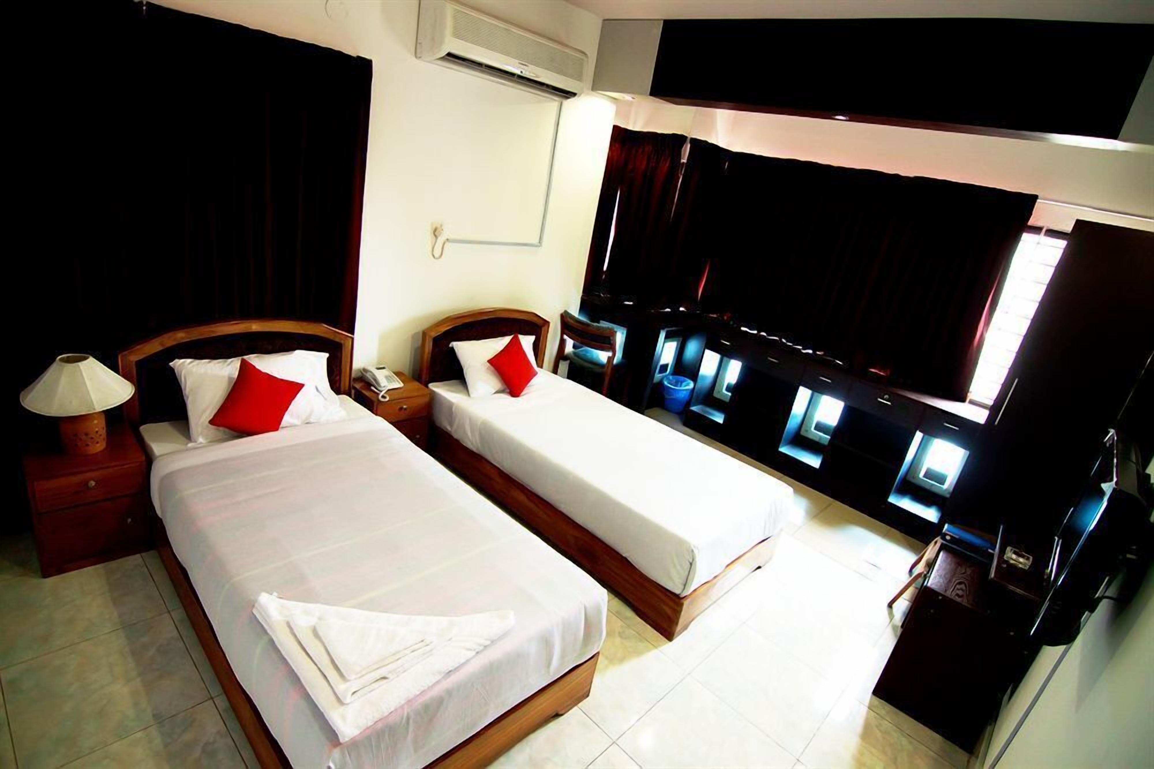 Minibar, in-room safe, desk, iron/ironing board