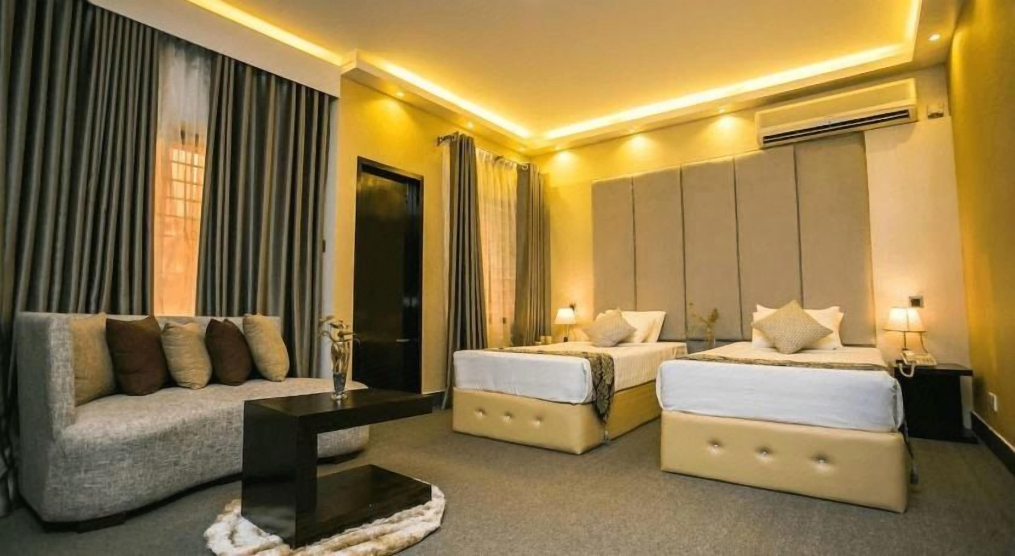Minibar, in-room safe, desk, iron/ironing board