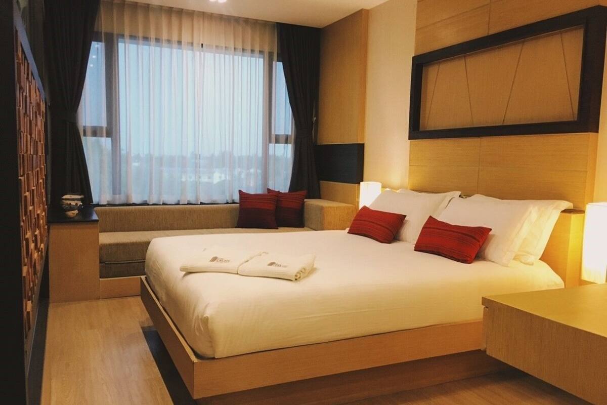 1 bedroom, minibar, desk, laptop workspace