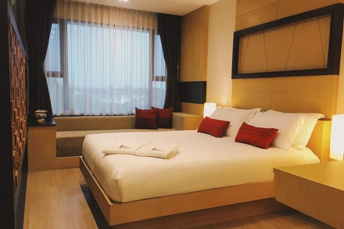1 bedroom, minibar, individually decorated, desk