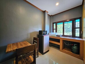 Deluxe Triple with kitchen Room | Private kitchen - Araya Boutique Hotel (Ko Pha-ngan)