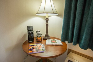 Coffee and/or coffee maker - Green Gables Inn (Branson)