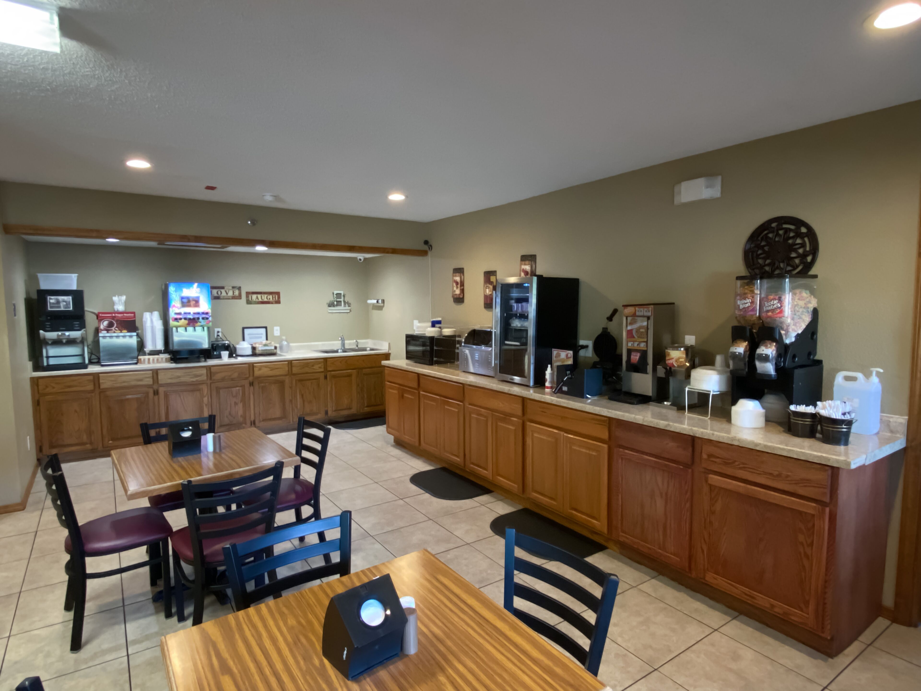 Free daily continental breakfast 
