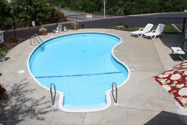 حمّام سباحة خارجي موسمي