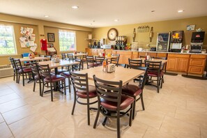 فطور أوروبي مجانًا يوميًا