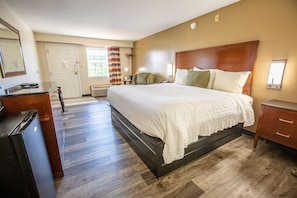 Premium bedding, pillowtop beds, desk, iron/ironing board - Rosebud Inn (Branson)