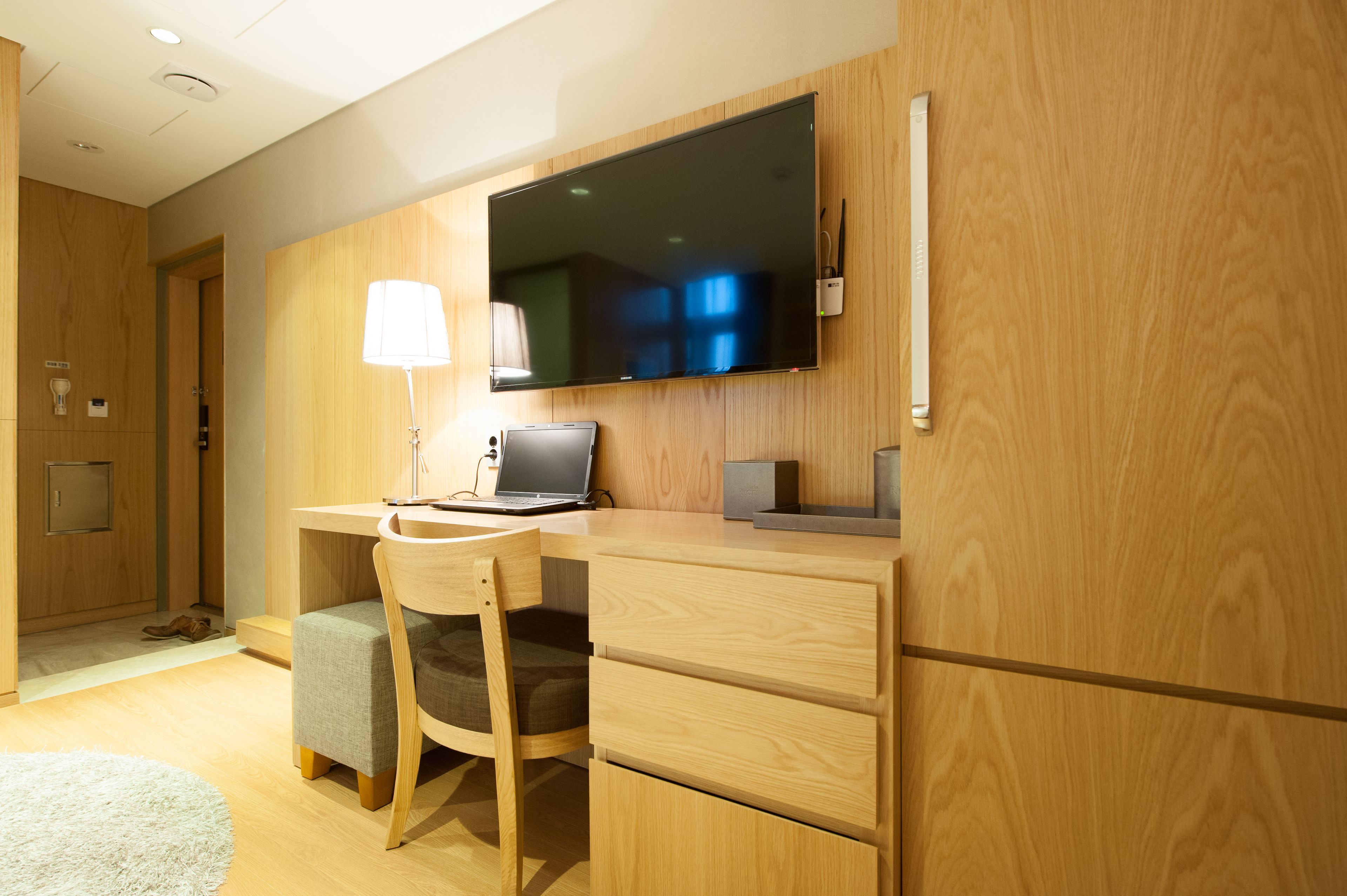 standard double room (bigger than most in seoul) | 1 bedroom, frette italian sheets, in-room safe, desk