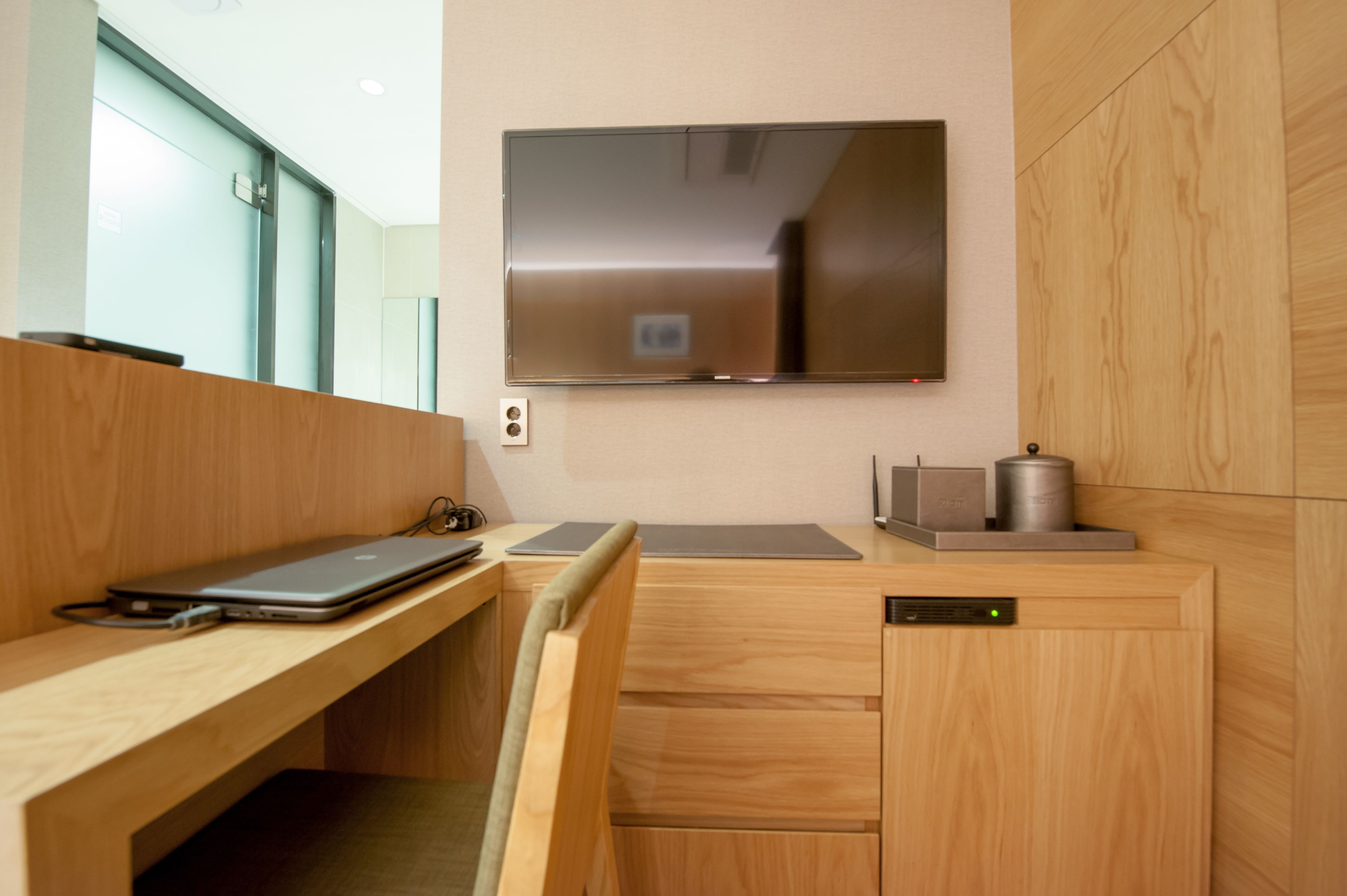 standard twin room (bigger than most in seoul) | 1 bedroom, frette italian sheets, in-room safe, desk