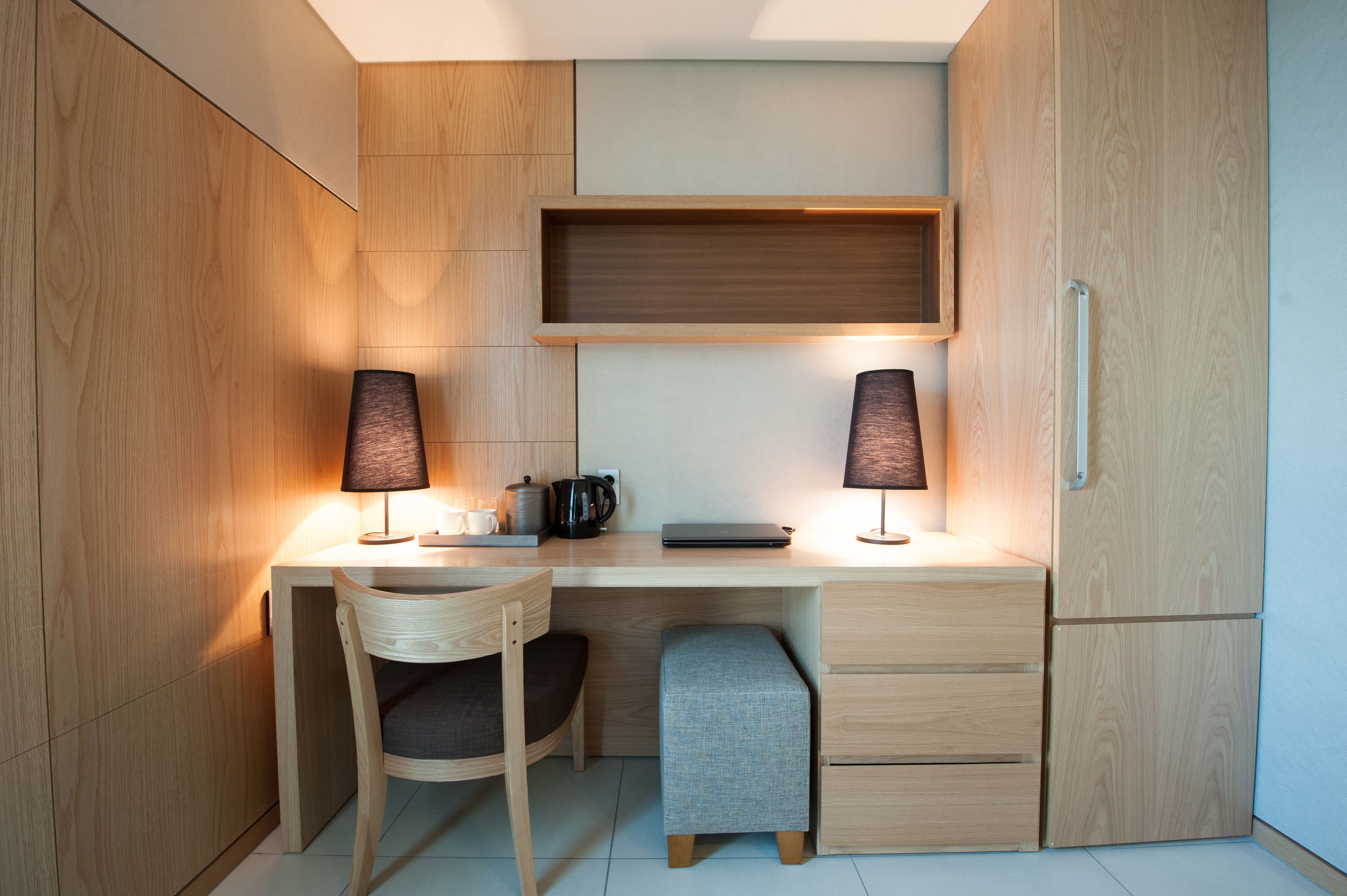 deluxe double room | in-room business centre