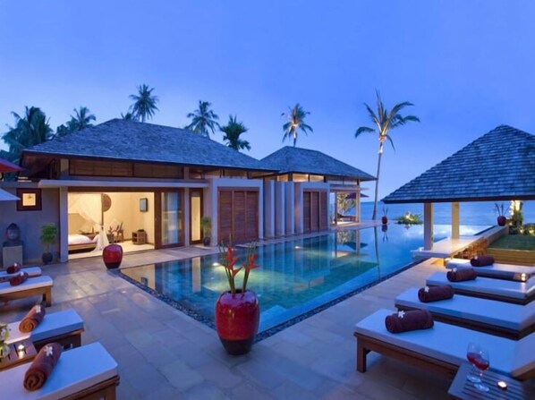 Vila, 5 quartos | Piscina | Piscina externa, guarda-sóis, espreguiçadeiras