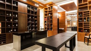 A modern bar area with wooden shelving and a central bar counter. - Hotel Ruta de Europa (Vitoria-Gasteiz)
