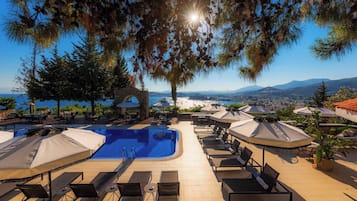 Outdoor pool, free cabanas, pool umbrellas