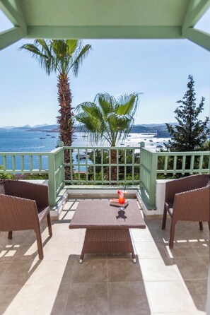 Quarto standard, vista para o mar | Sacada