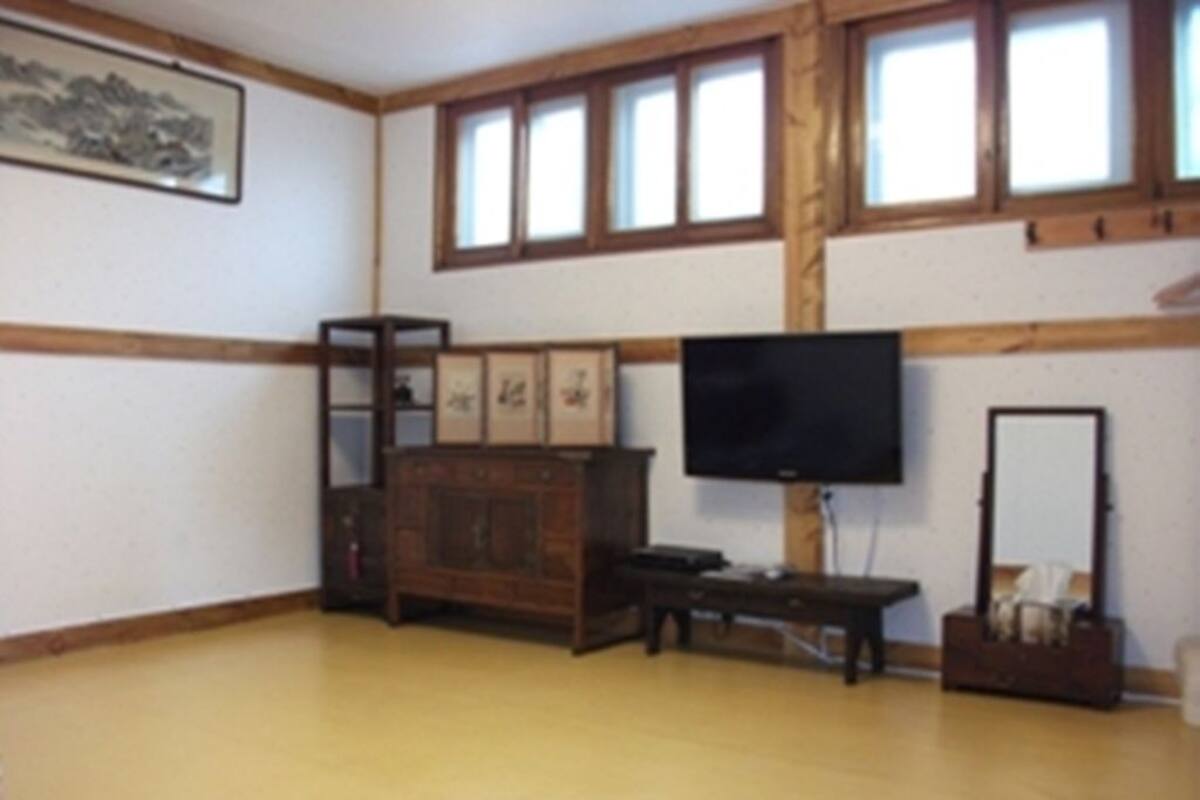 Family Room | Room amenity