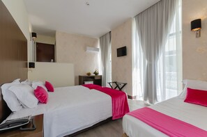 Habitación triple | Insonorización y ropa de cama 