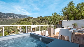 Apartment - Balcony - Mountain View and Hot tub | Blick auf die Berge