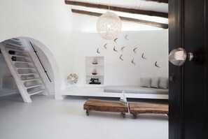 Apartment, Terrace, Mountain View (Private) | Living area