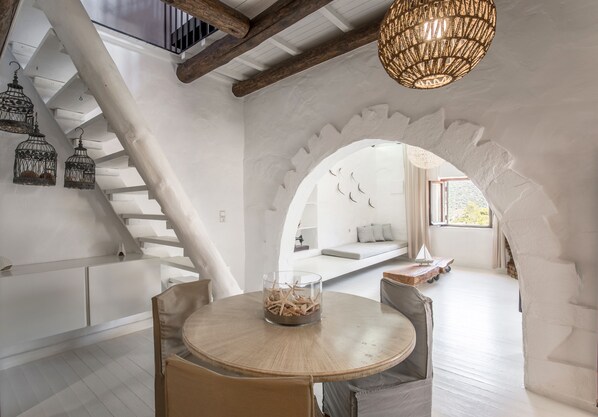 Apartment, Terrace, Mountain View (Private) | Living area