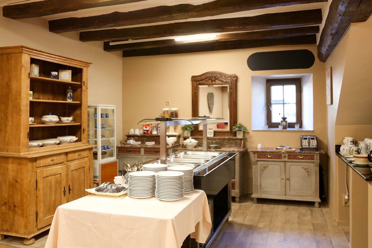 daily buffet breakfast for a fee