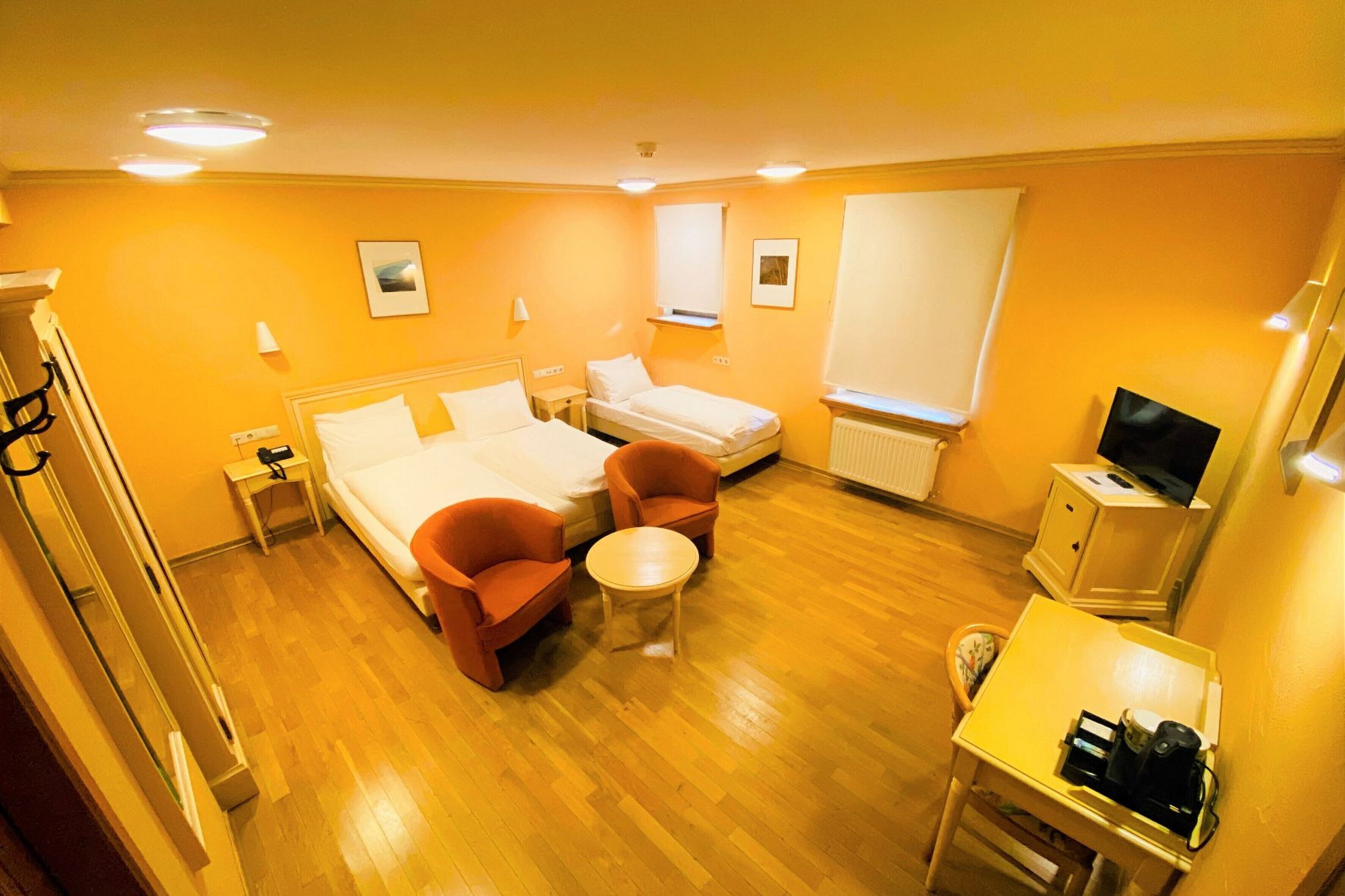 Quarto casal conforto, banheira de imersão | Escrivaninha, Wi-Fi de cortesia, roupa de cama