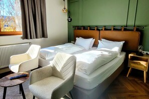 Habitación Confort con 1 cama doble o 2 individuales, vistas al río | Minibar, escritorio, wifi gratis y ropa de cama