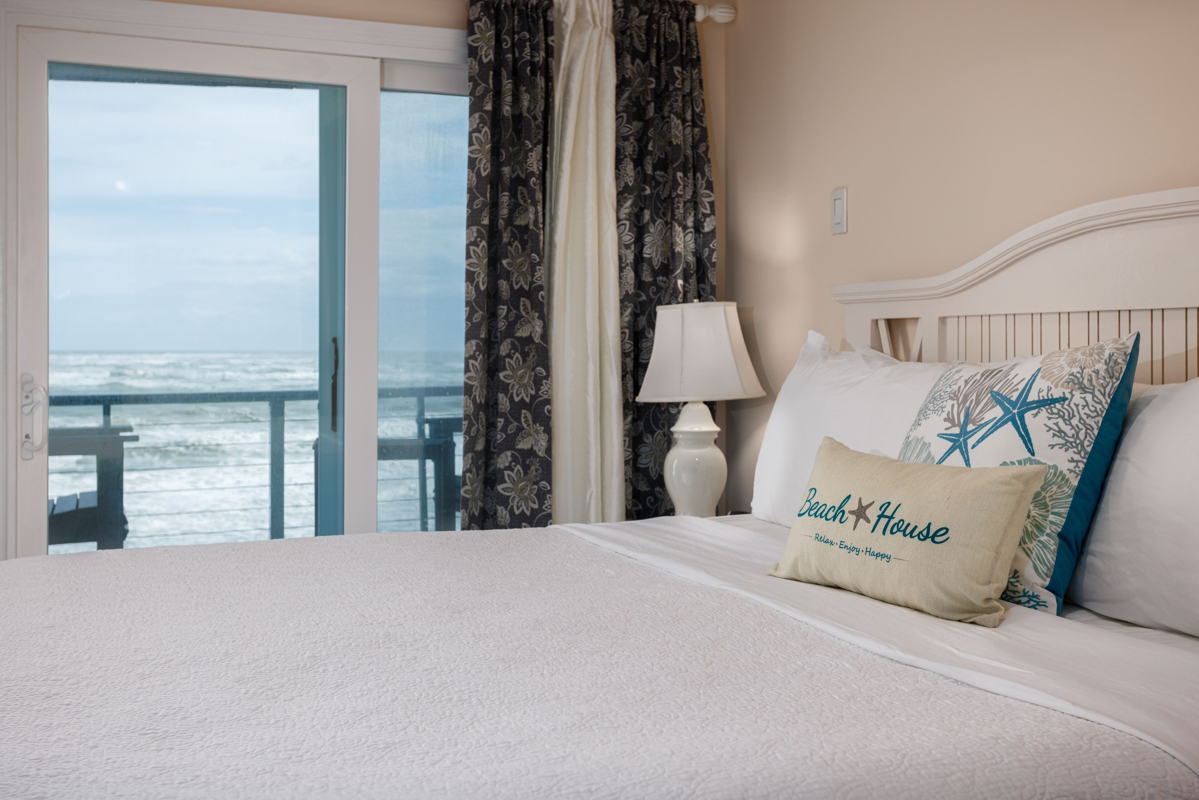 スタンダード ルーム ベッド (複数台) オーシャンビュー オーシャンフロント | 客室ごとに異なる装飾、客室ごとに異なるインテリア、アイロン / アイロン台、WiFi (無料)