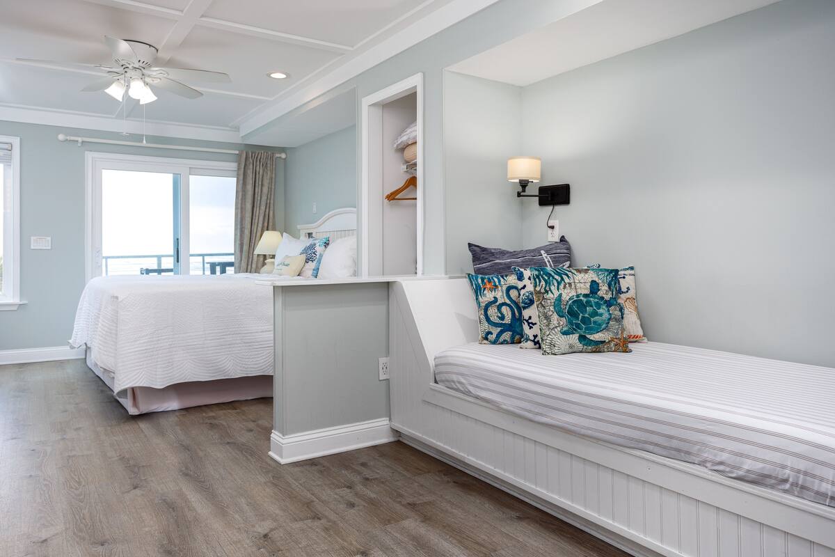 Kamar Premium | Setrika/meja setrika, Wi-Fi gratis, dan didekorasi berbeda-beda