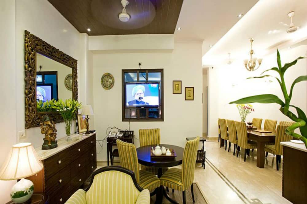 Evergreen Suites Defence Colony