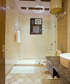 Luxurious King Room | Bathroom | Shower, free toiletries, hair dryer, slippers - Evergreen Suites Defence Colony (New Delhi)