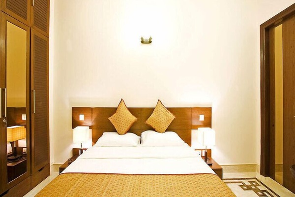 Zimmer | Minibar, Zimmersafe, Schreibtisch, Bügeleisen/Bügelbrett