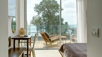 1 bedroom, premium bedding, in-room safe, desk