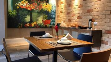 Free daily buffet breakfast