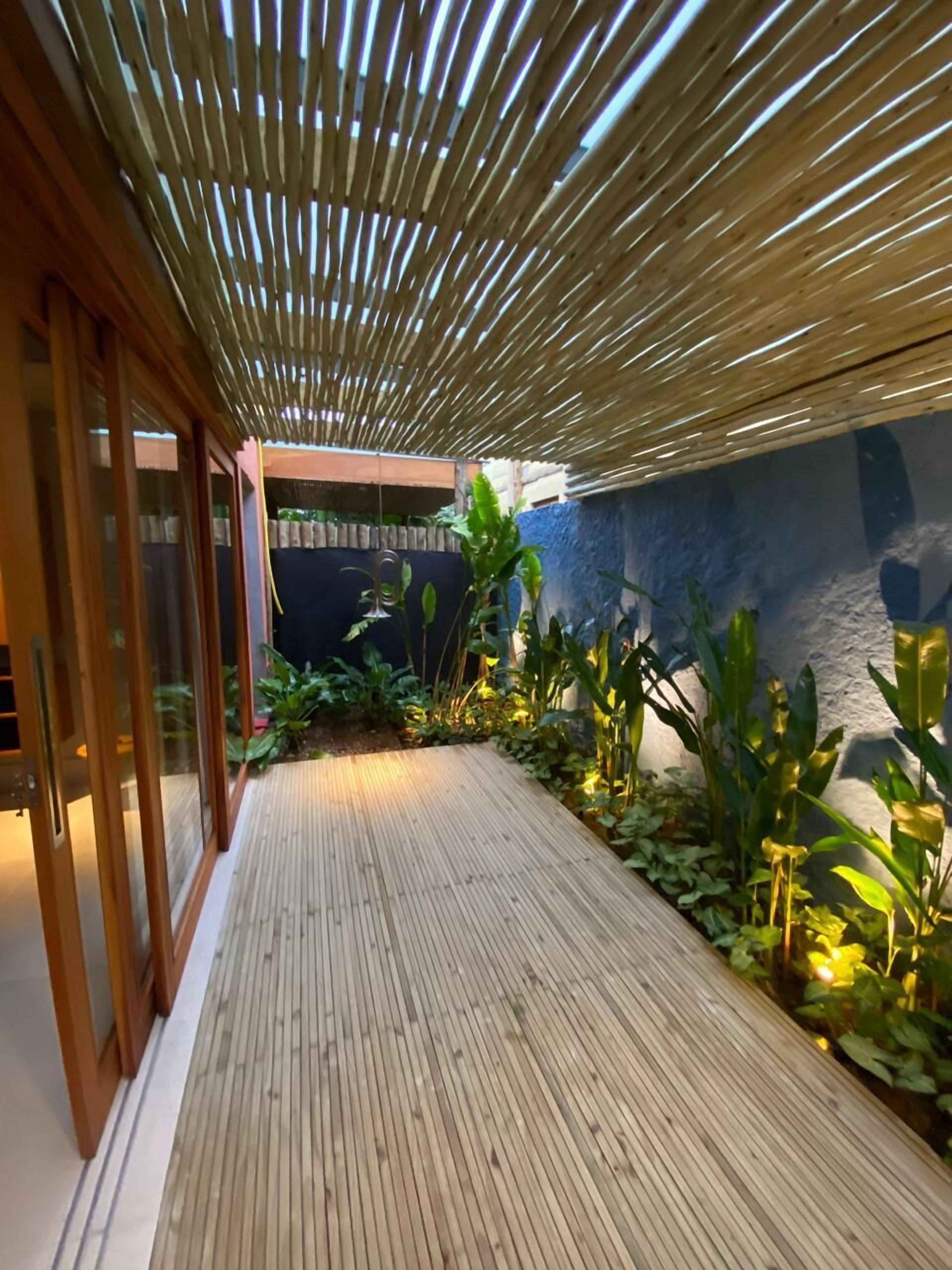 Suite Master com Vista para o Jardim | Varanda coberta