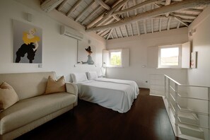 Standard Triple Room | In-room safe, soundproofing, iron/ironing board, free rollaway beds - Olala Fine Arts Studios (Porto)