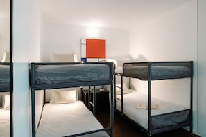 Zimmersafe, schallisolierte Zimmer, Bügeleisen/Bügelbrett