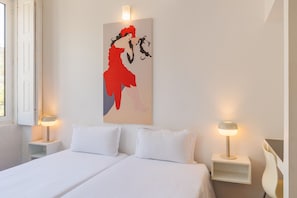 Quarto duplo standard | Cofres nos quartos, quartos à prova de som