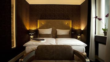 1 bedroom, hypo-allergenic bedding, pillowtop beds, in-room safe
