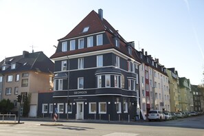 Fachada de la propiedad