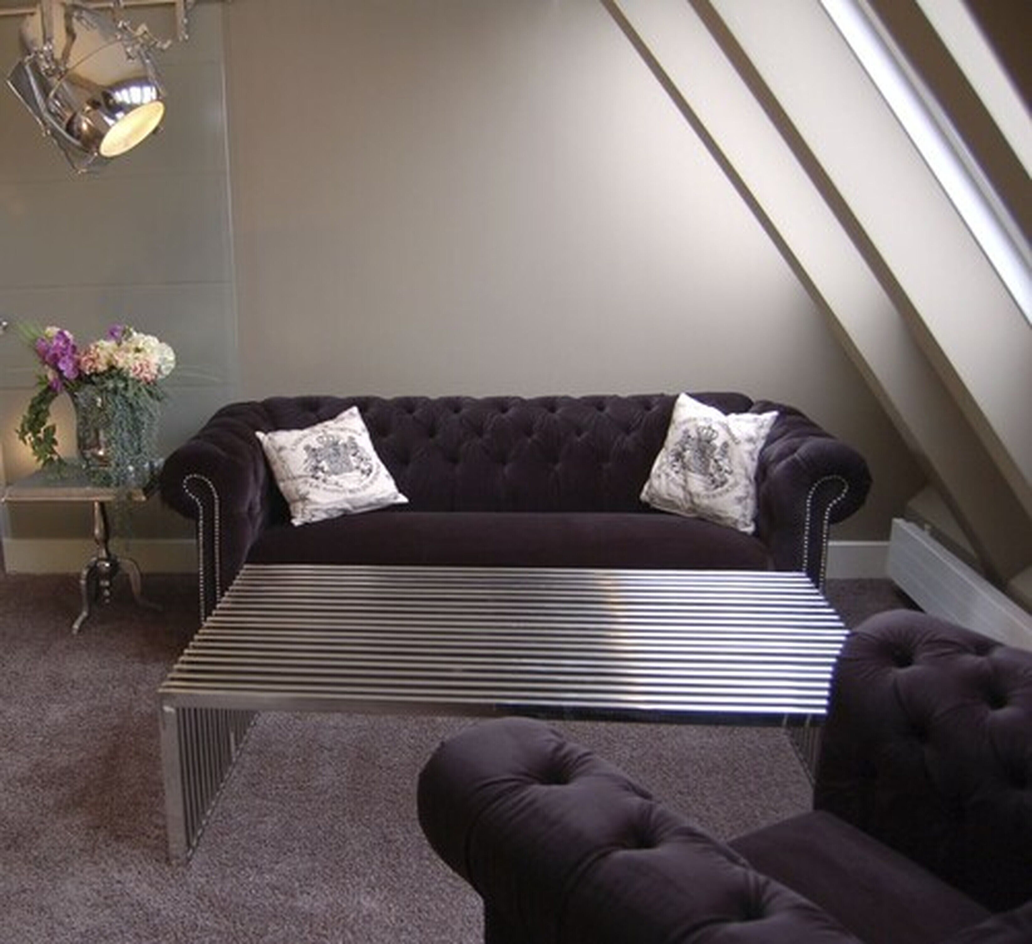 deluxe suite | living area | 43-inch lcd tv with satellite channels, tv, pay films