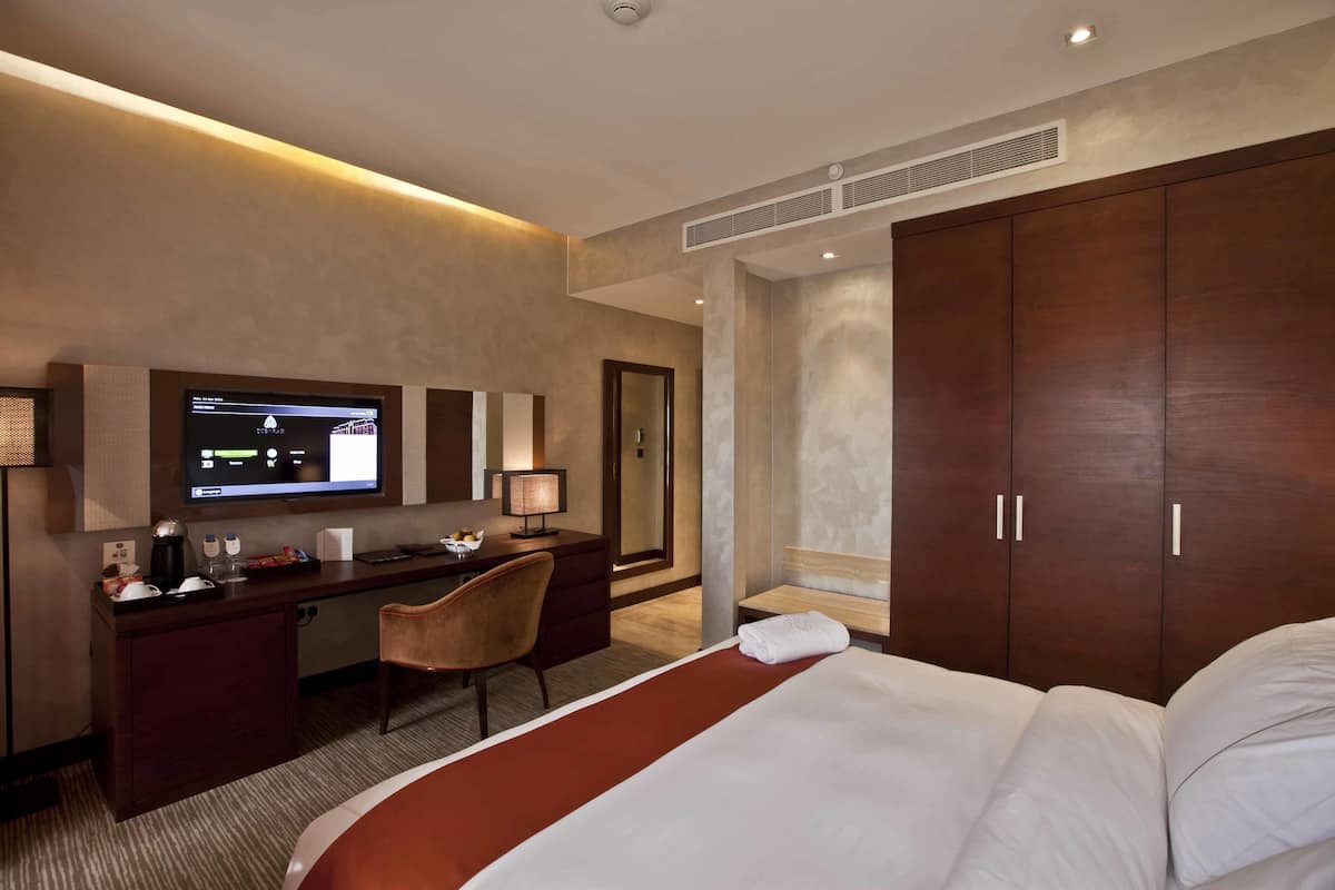 Minibar, in-room safe, desk, soundproofing