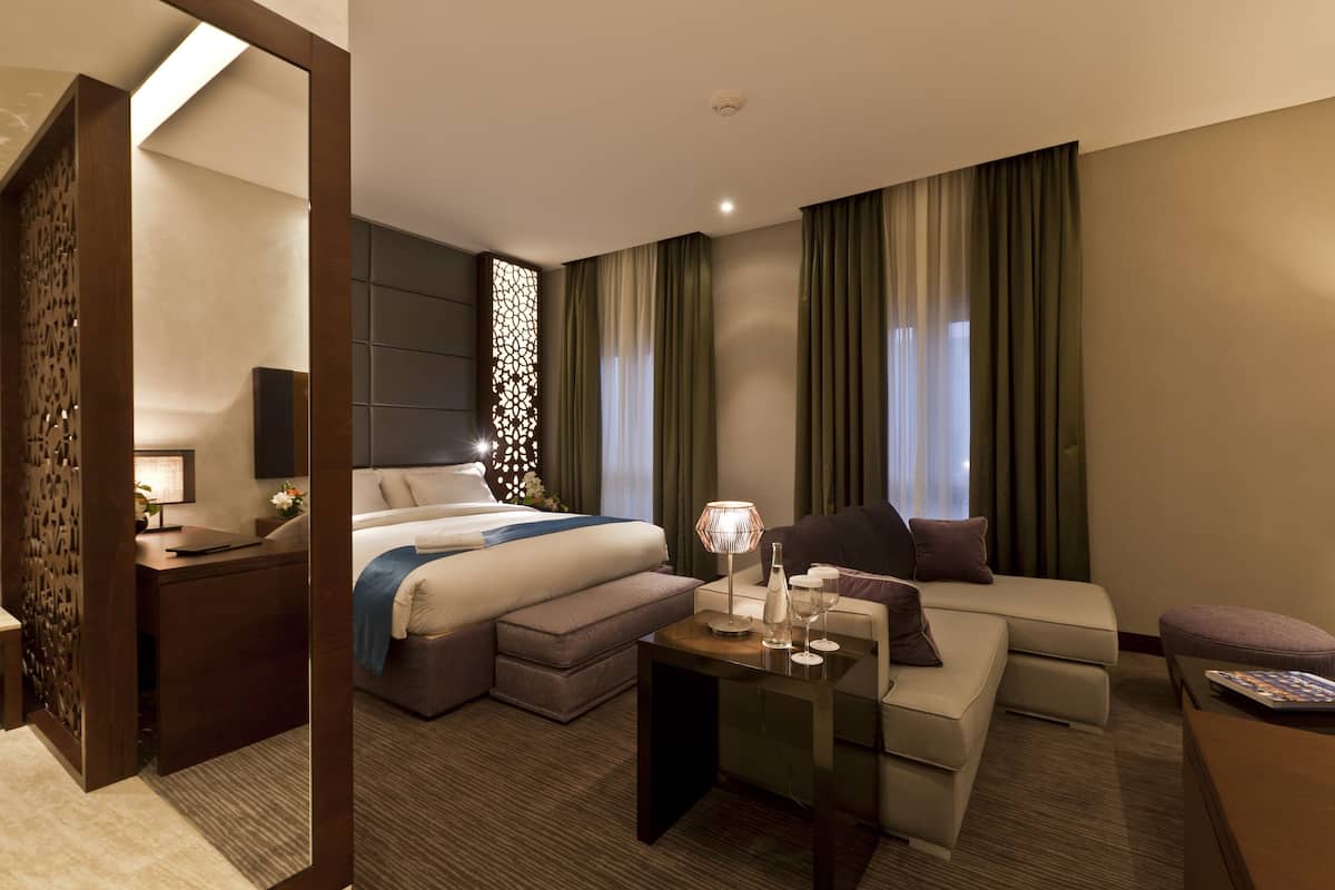 junior suite | minibar, in-room safe, desk, soundproofing