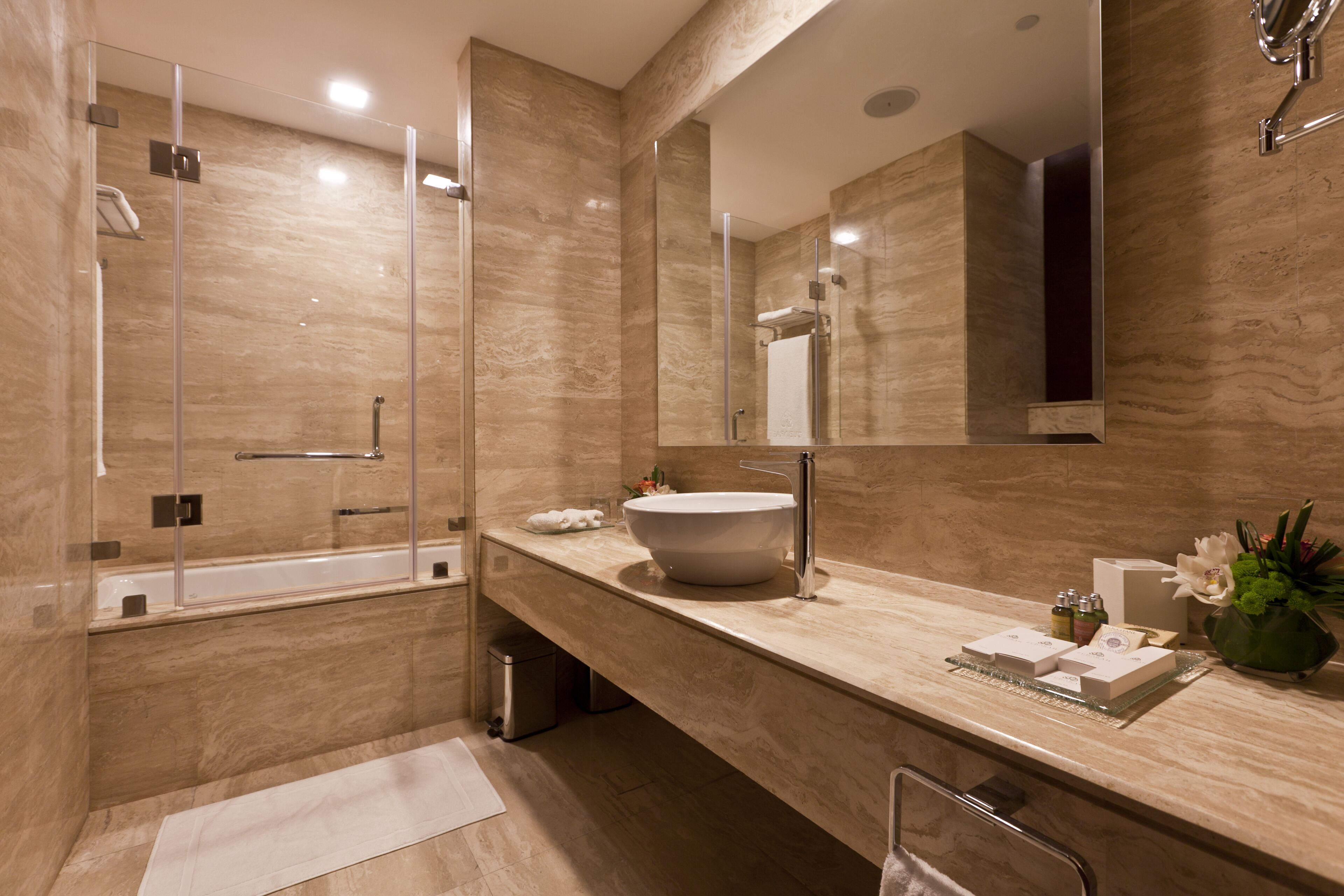 junior suite | bathroom | free toiletries, hair dryer, bathrobes, slippers