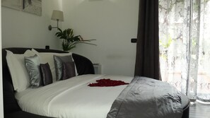 Suite luna di miele, idromassaggio (Jacuzzi) | Biancheria da letto di alta qualità, materassi in memory foam, minibar